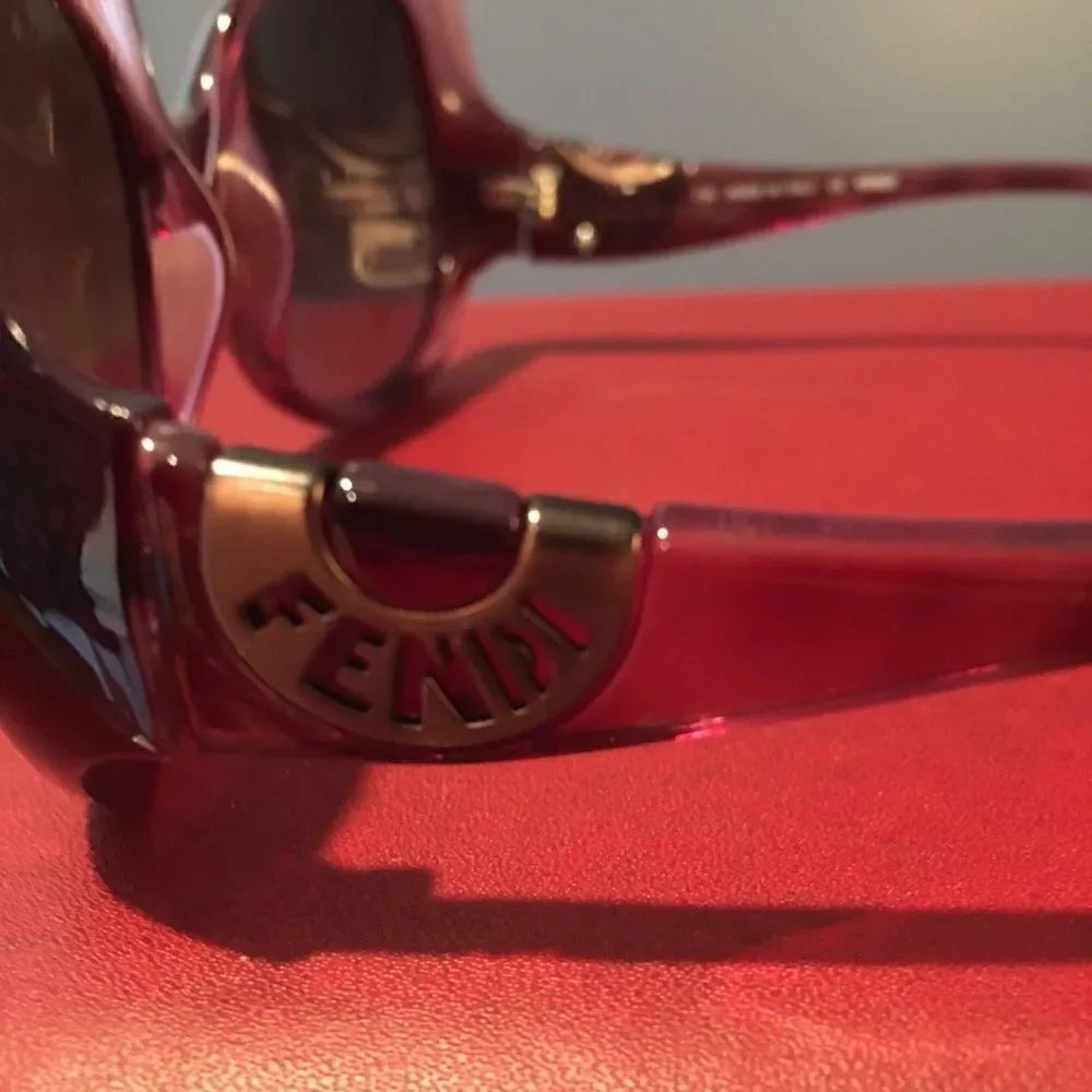 Authentic Fendi Purple/Brown Sunglasses ser FS5143